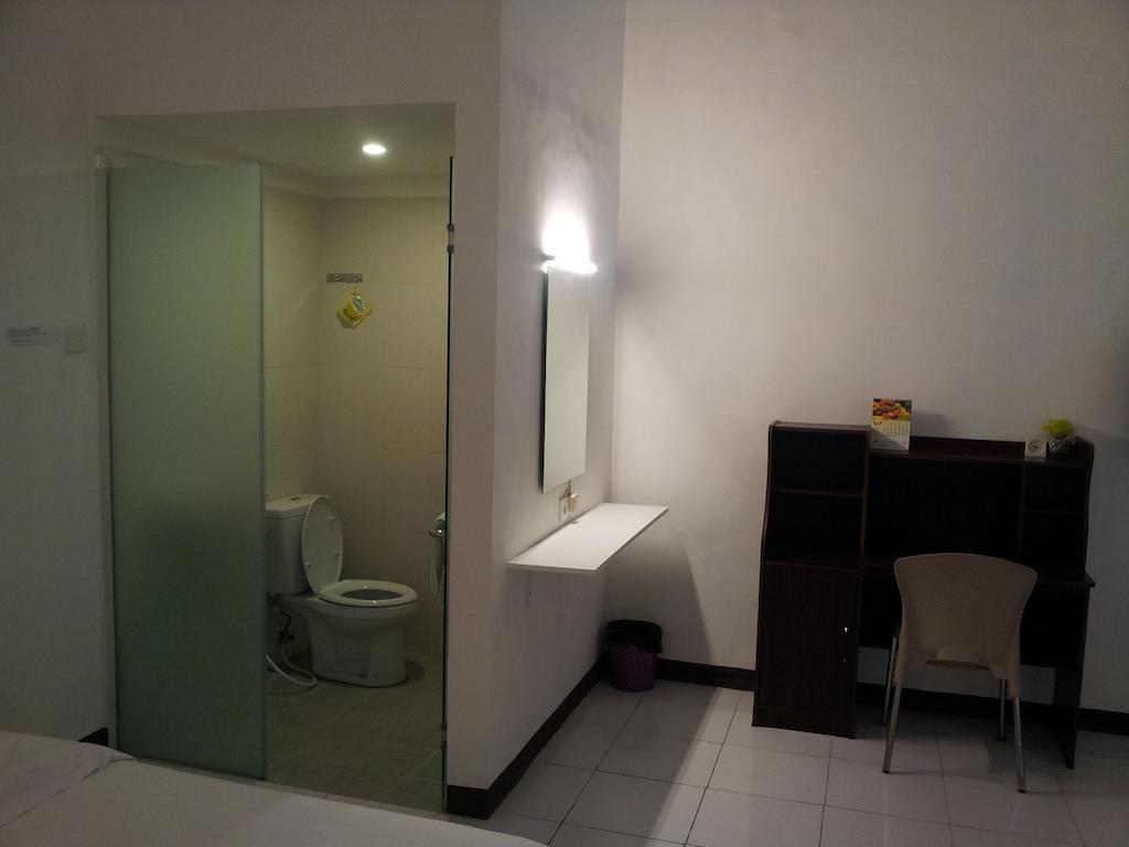 Loxy Inn Surabaya Kamer foto