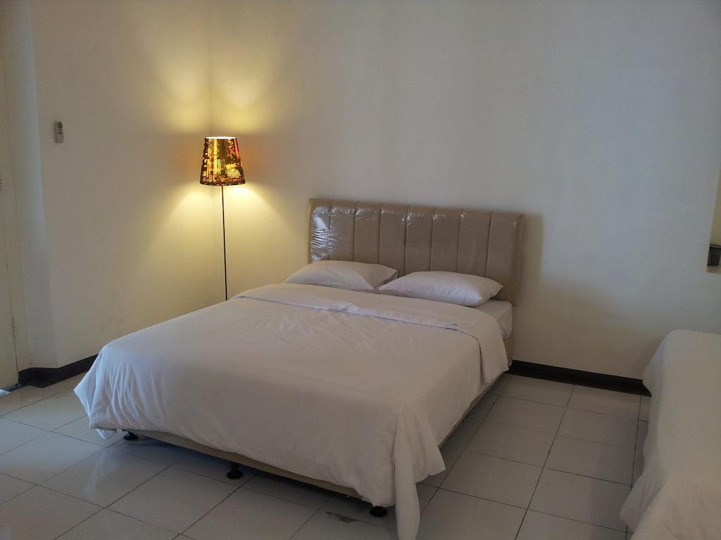 Loxy Inn Surabaya Kamer foto